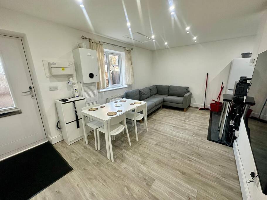 2 Bedroom House,Brownhillrd Se6 London Exterior photo