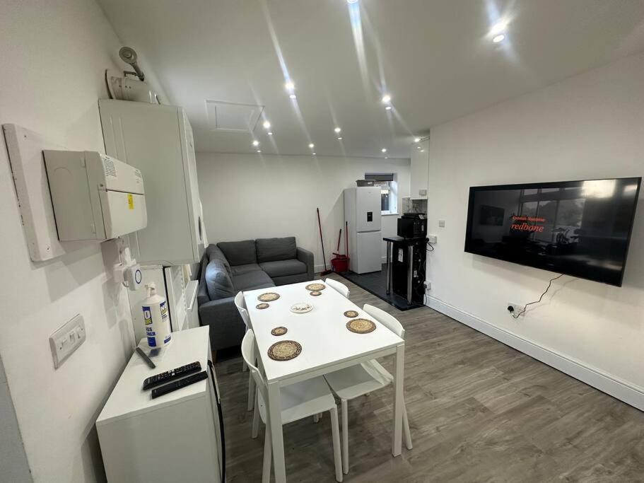 2 Bedroom House,Brownhillrd Se6 London Exterior photo